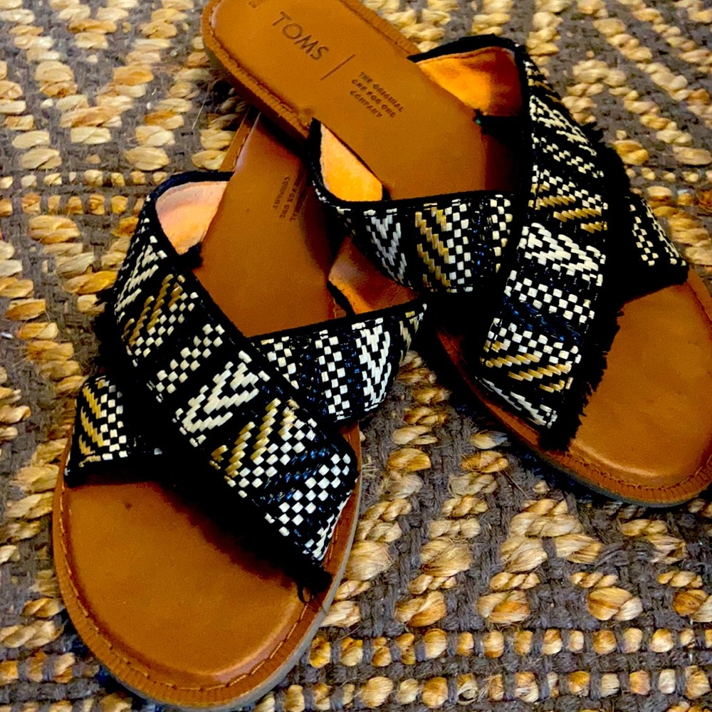 Patterned slide sandals